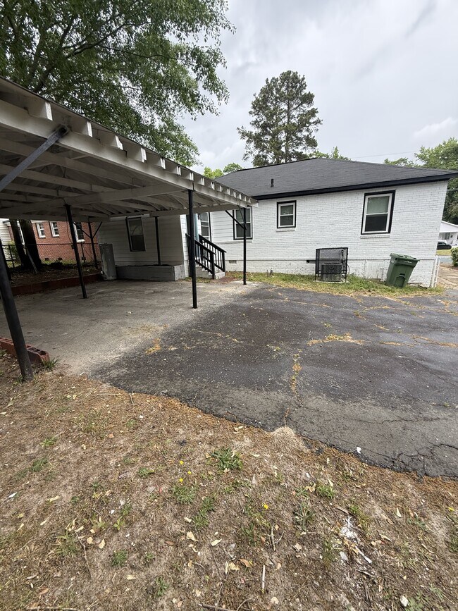Building Photo - 2822 E Wynnton Ln