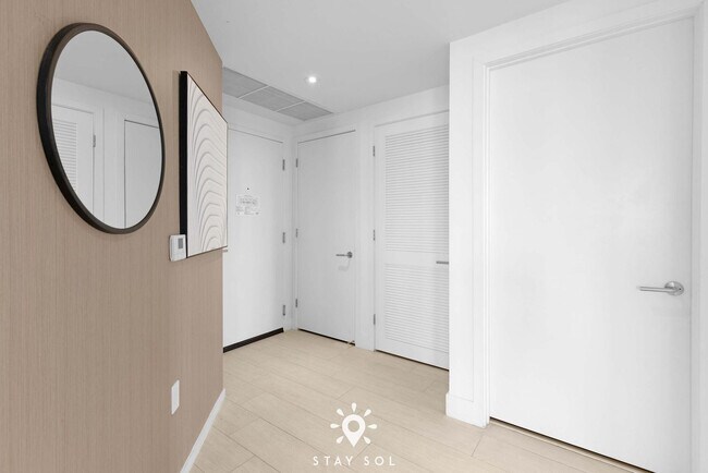 Building Photo - 4010 S Ocean Dr