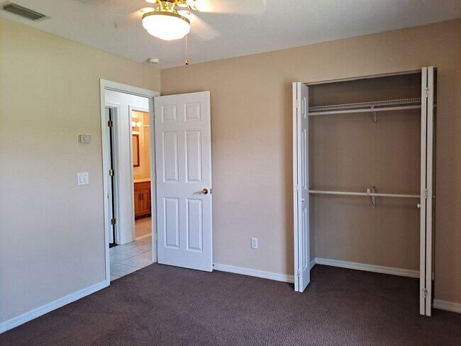 Building Photo - Available NOW! - 3BR 2BA OFF RIVERSIDE DR FOR RENT