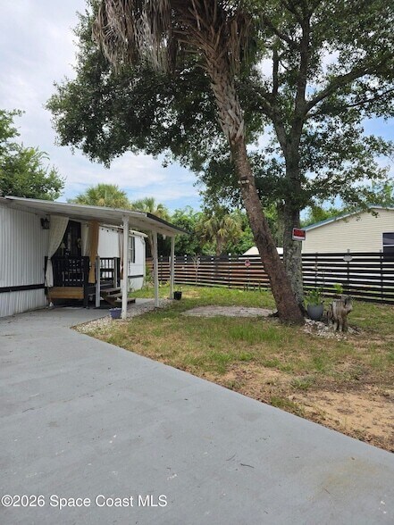 Building Photo - 6863 Columbine Dr