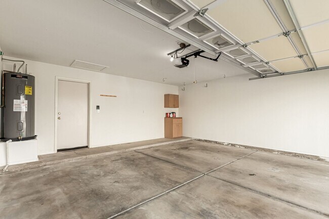 Building Photo - Beautiful Single-Level Home in Prime Locat...