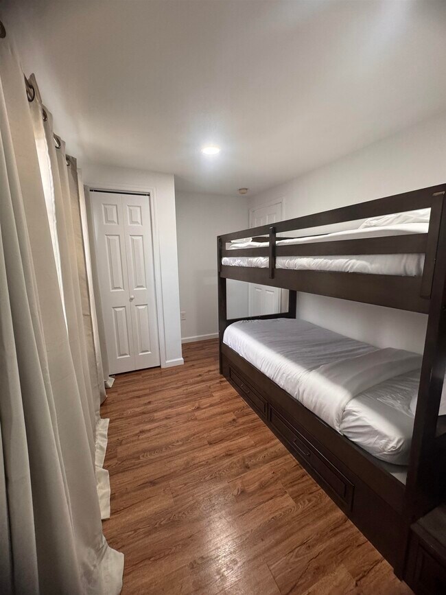 Building Photo - 375 Whiton St