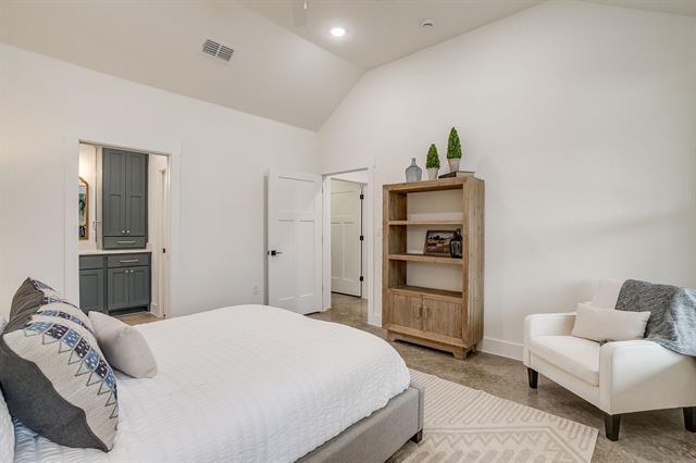 Building Photo - 300 Red Bird Ln