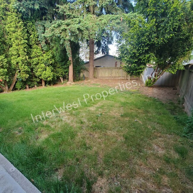 Building Photo - JOHNS01