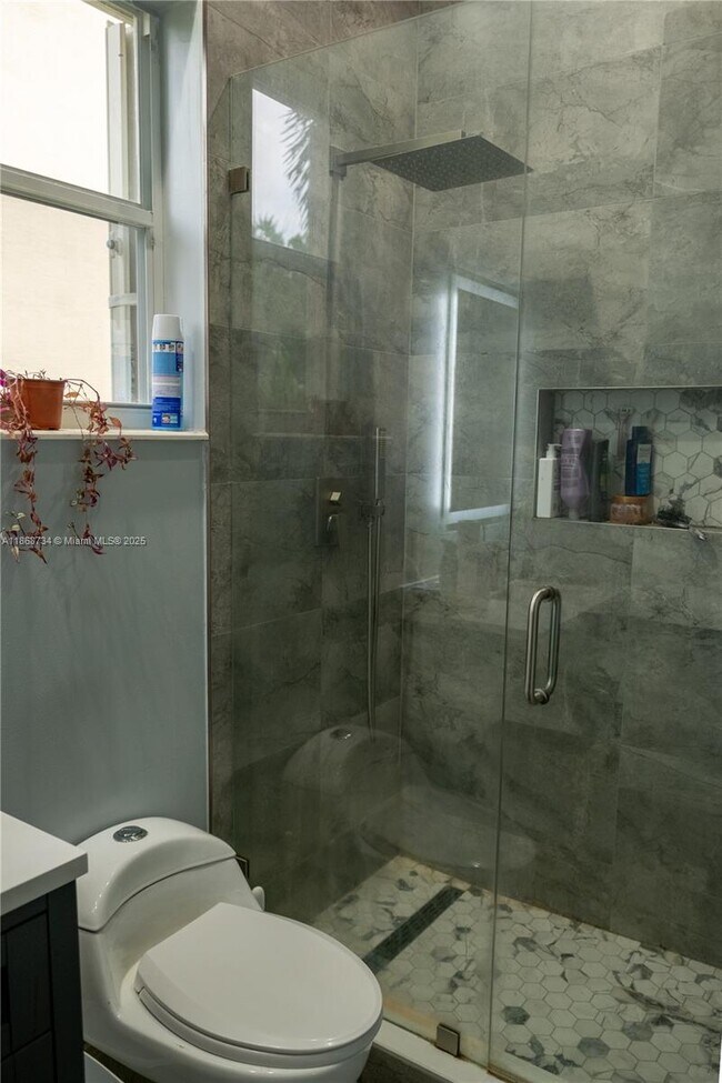 Building Photo - 9350 Via Classico W