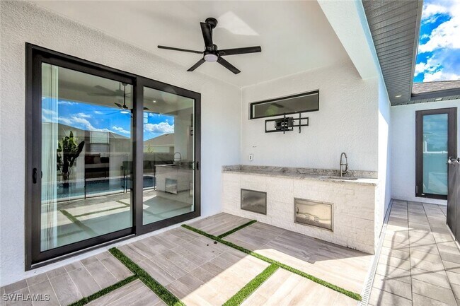 Building Photo - 502 SW 25th Pl