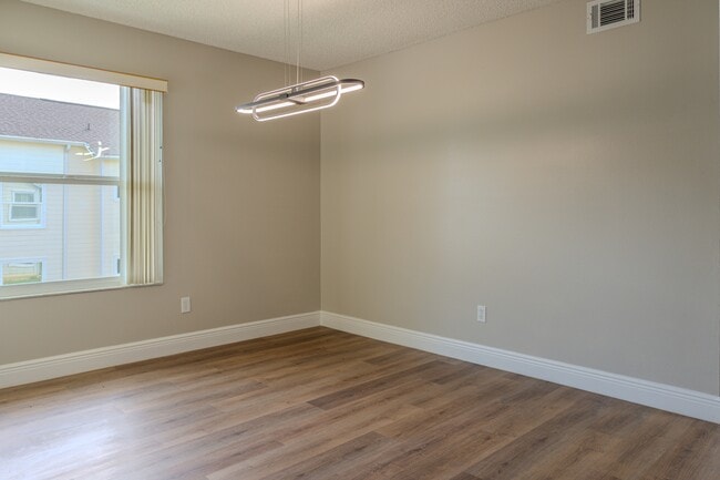 Building Photo - 5004 Laguna Bay Cir