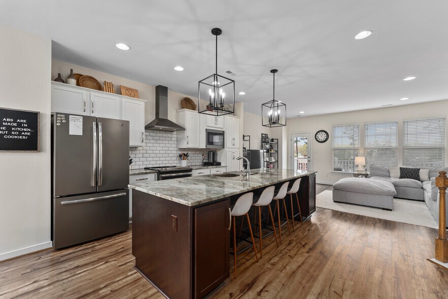 Kitchen - 10410 Perennial Dr