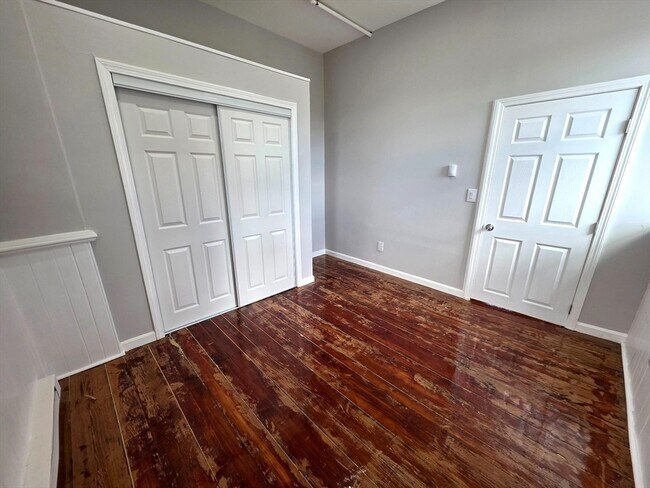 Building Photo - 5 Beacon St