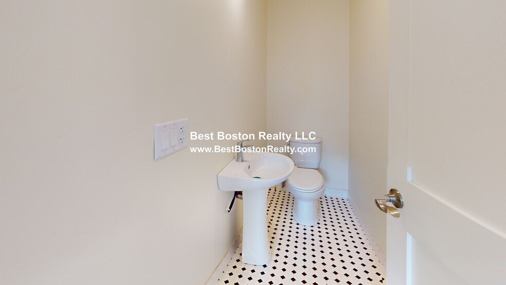 Building Photo - 244 Somerville Ave