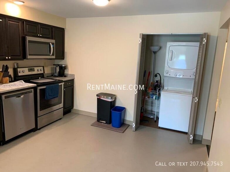 Building Photo - 8 Elizabeth Ave