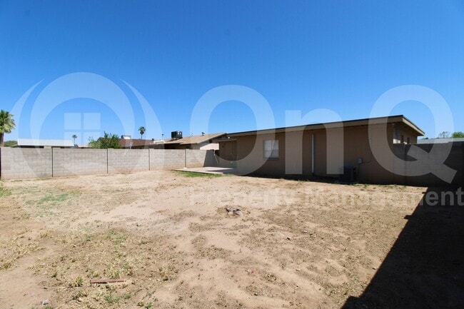 Building Photo - 4050 E St Anne Ave