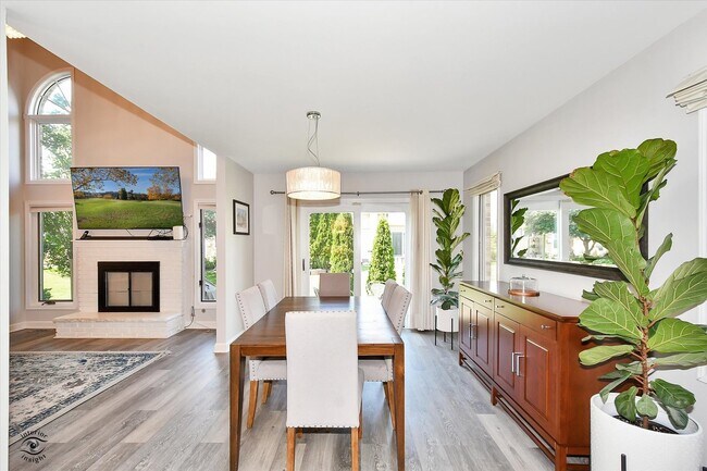 Building Photo - 17323 Lakebrook Dr