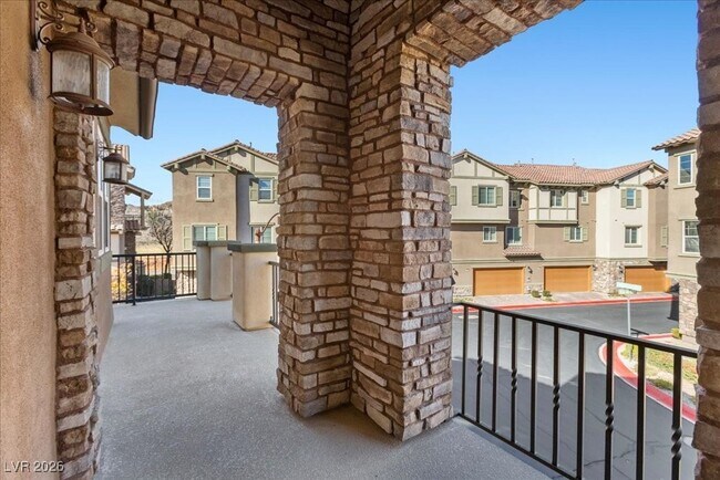 Building Photo - 2 Corte Belleza