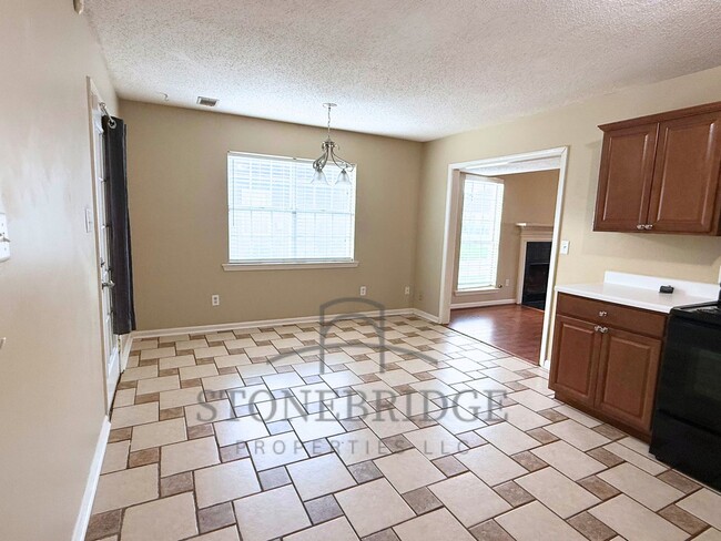 Building Photo - Spacious 3 bed, 2 bath with loft