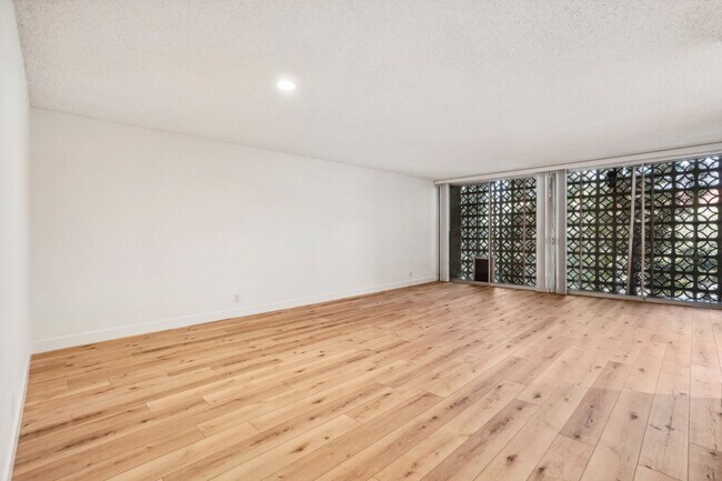 Interior Photo - 9000 Clifton Way