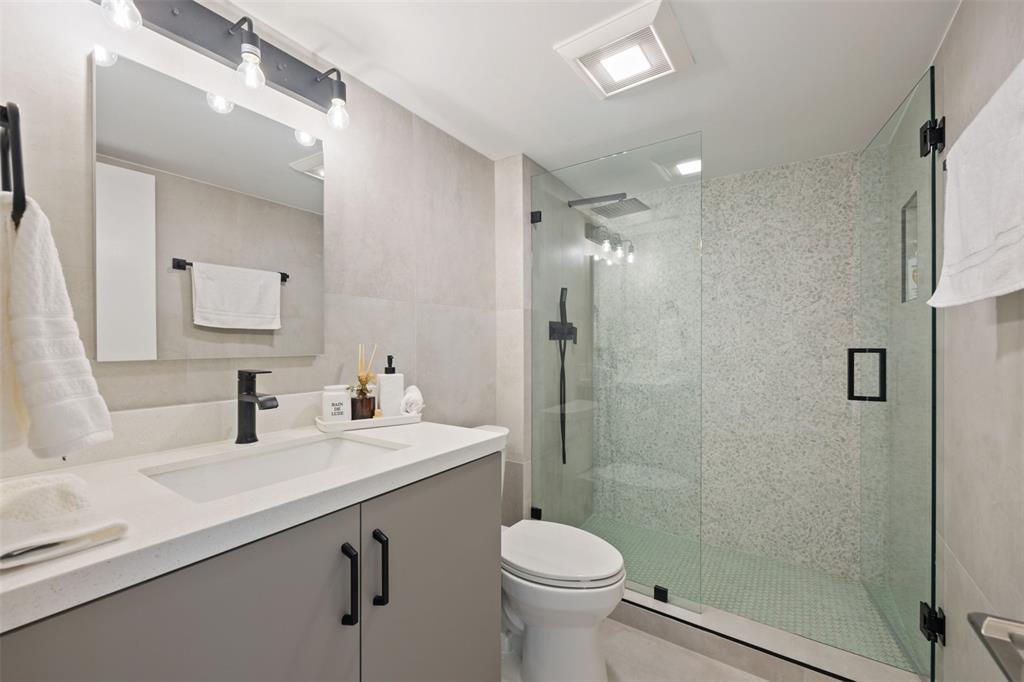 Building Photo - 3500 Galt Ocean Dr