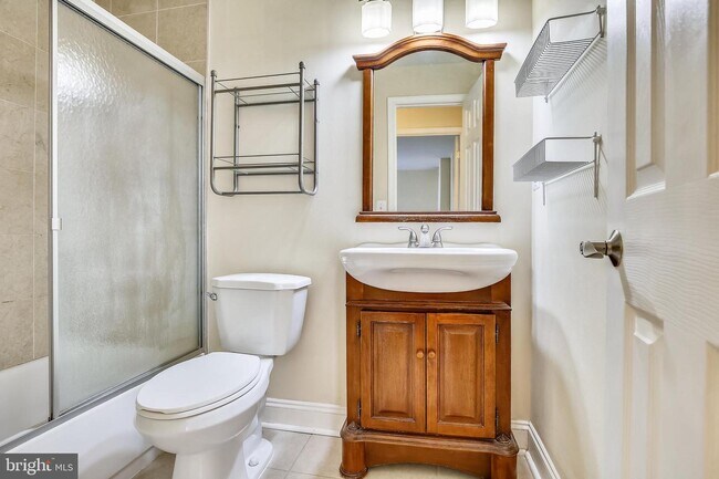 Building Photo - 1952 Kennedy Dr