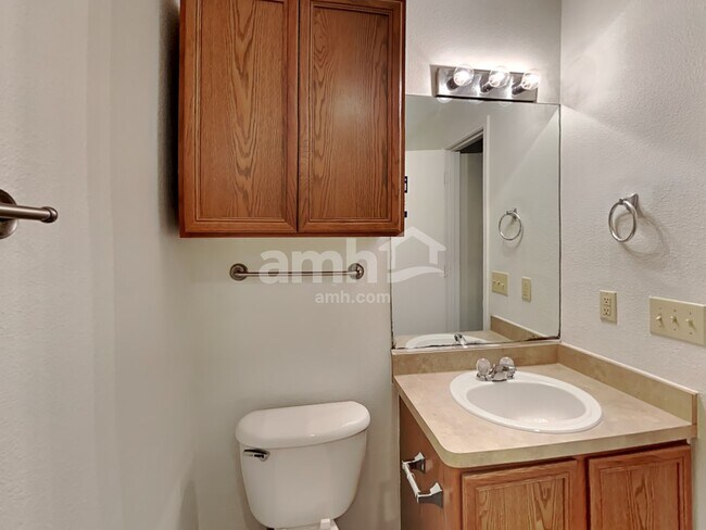 Building Photo - 6013 Midcrown Dr