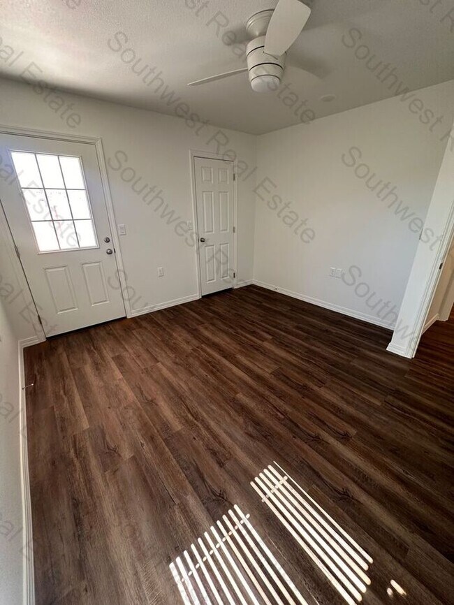 Building Photo - New Spacious 2 bedroom 2 bath Duplex.
