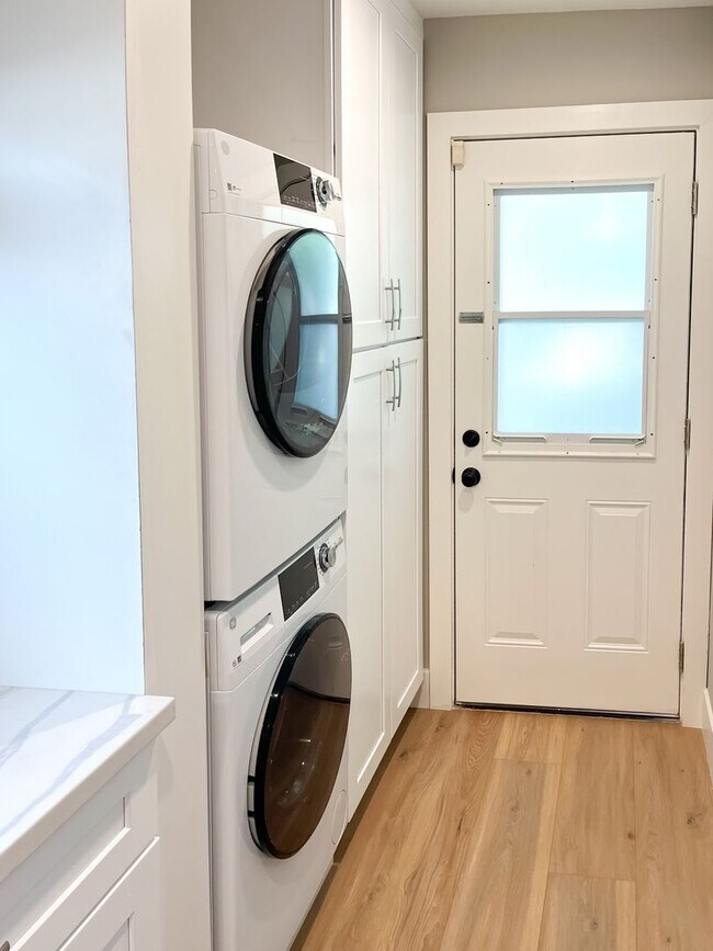 Building Photo - 3213 Atwater Ave