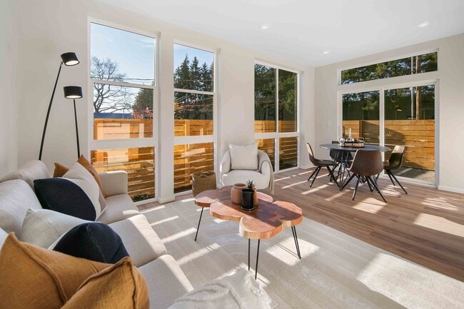 Building Photo - Modern Townhome in Licton Springs – Rooftop Deck & Stylish Living!
