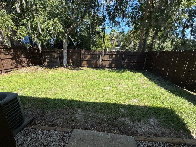 Building Photo - 1585 Sunset Ln