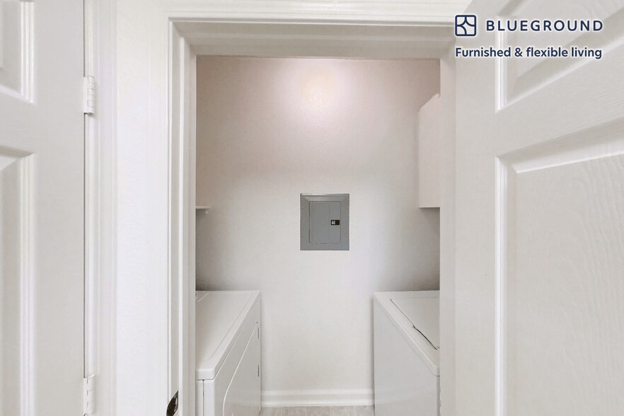 Building Photo - 3200 Rubino Dr