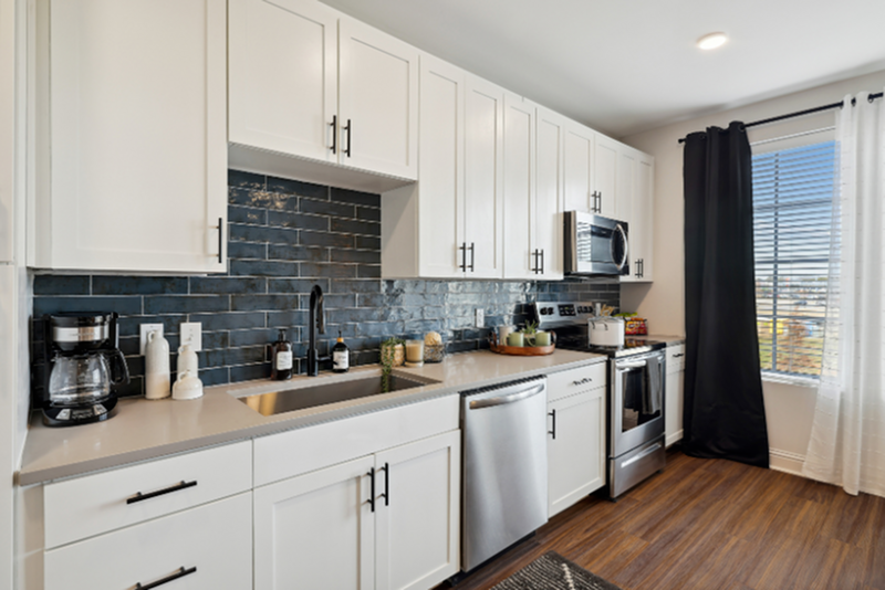 The Landers: Chef-Inspired Kitchen with Stainless-Steel Appliances - Metronome Mid City