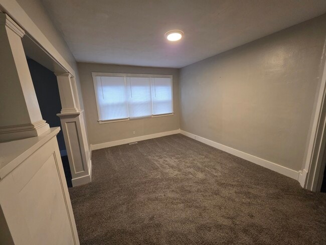 Building Photo - 434 6th Ave S