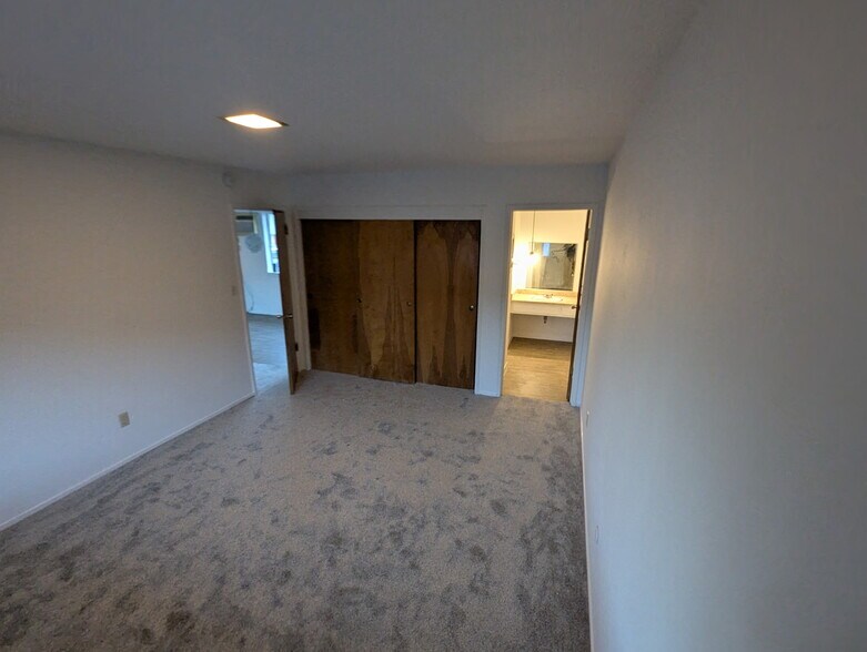 Building Photo - 310 S Auburn St