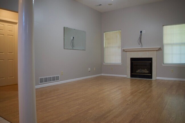 Building Photo - Great 3 Bed 2 Bath House In Ashland MO!