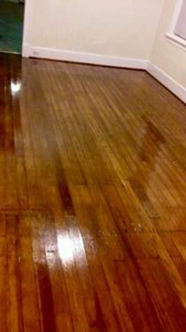 Building Photo - 3 bed 2 bath house. Laundry, all electric,...