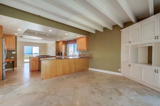 Building Photo - Fantastic ocean views in this spectacular ...
