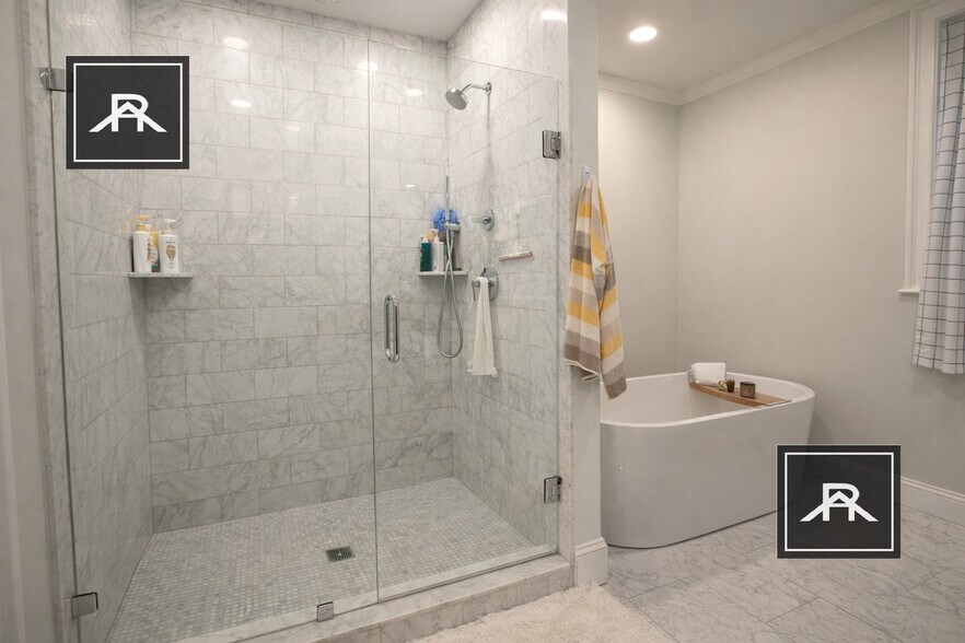 Building Photo - 128 Longwood Ave