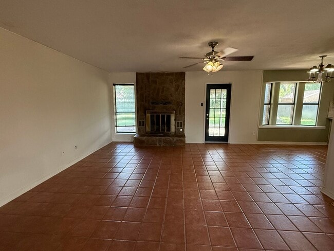 Building Photo - 3 Bedroom in Hallsville