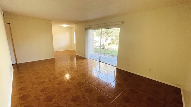 Building Photo - 5504 Pokeweed Ct