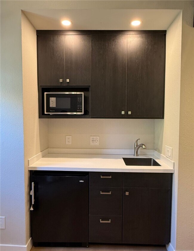 Building Photo - 25520 Aragon Way