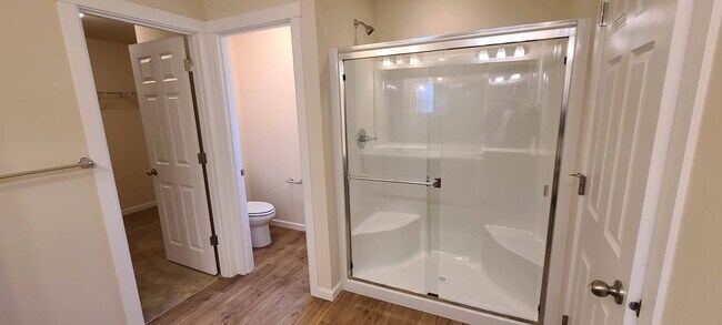 Building Photo - Gorgeous 3- bedroom 2.5 bathroom Port Orch...