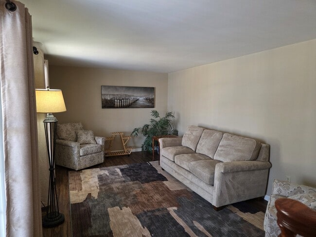 Building Photo - 411 Firehouse Rd