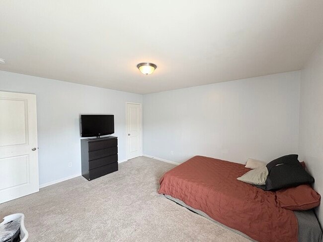 Building Photo - 1174 Primrose Dr
