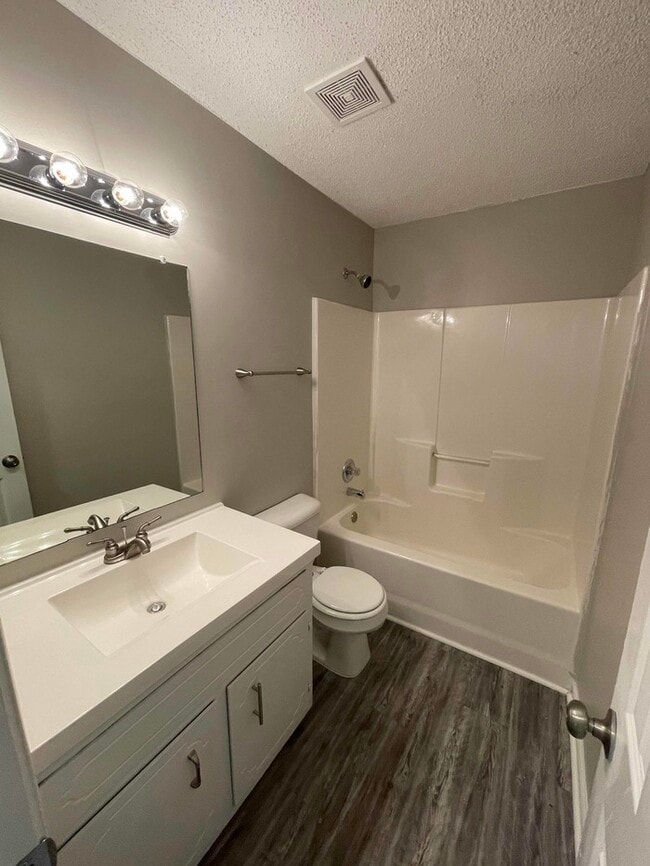 Building Photo - 320 Donna Dr