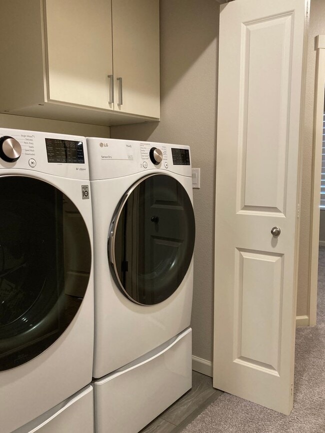 Building Photo - Beautiful Newer Home in Tigard