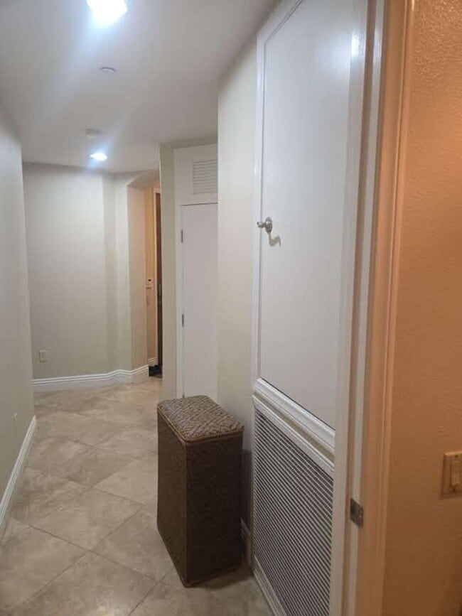 Building Photo - An Amazing Furnished 3 Bedroom Condo at La...