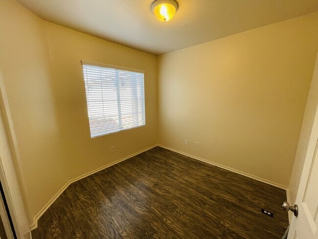 Building Photo - Condo