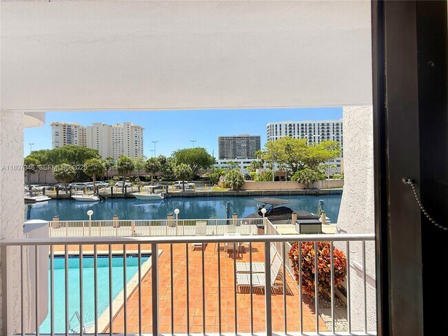 Building Photo - 1650 NE 115th St