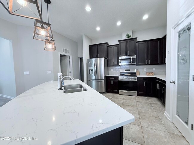 Building Photo - 304 Green Turtle Ln
