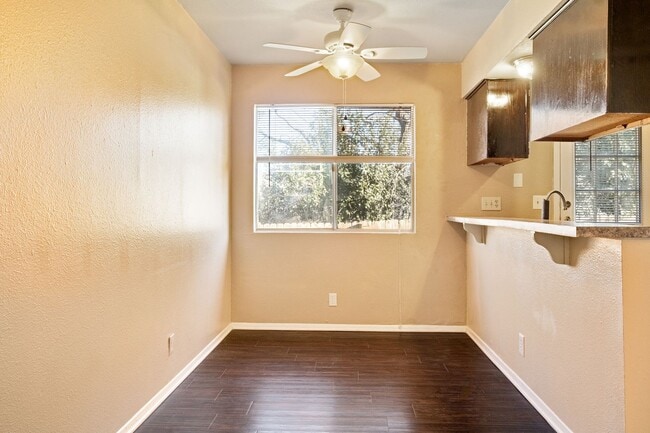 Building Photo - Charming 2 Bedroom, 2 Bath Duplex in a Prime South Austin Neighborhood