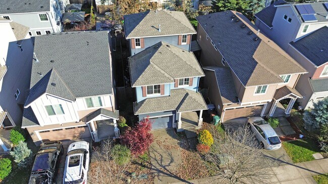 Building Photo - 4 bedroom 2.5 bathroom home