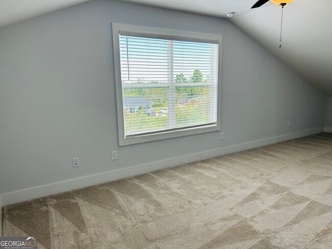 Building Photo - 425 Smokey Rd